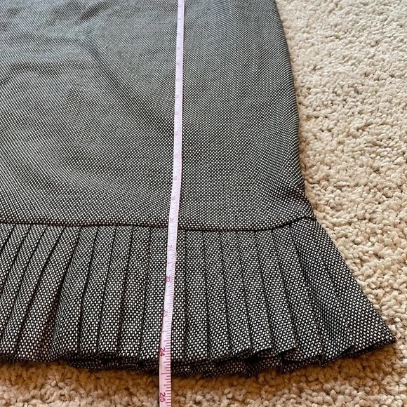 Signature by Larry Levine size 10 pencil skirt with pleated bottom - Picture 6 of 7